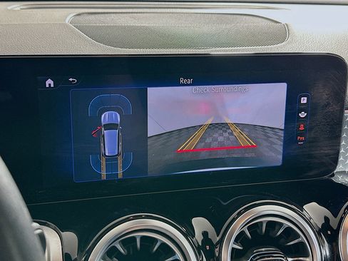 Used 2024 Mercedes-Benz EQB 250+ image 23