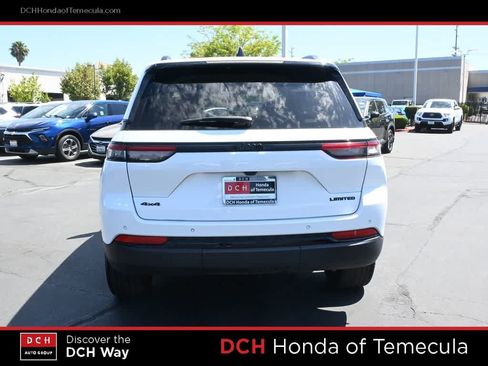 Used 2023 Jeep Grand Cherokee Limited w/ Black Appearance Package AWD/4WD image 6