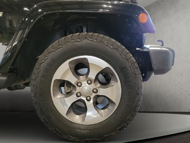Used 2018 Jeep Wrangler Unlimited Sahara AWD/4WD image 24