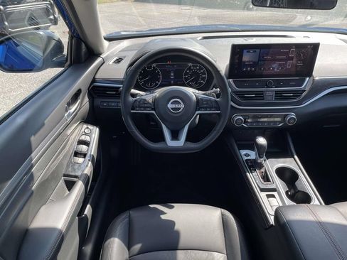 Used 2025 Nissan Altima 2.5 SR w/ SR Premium Package AWD/4WD image 13