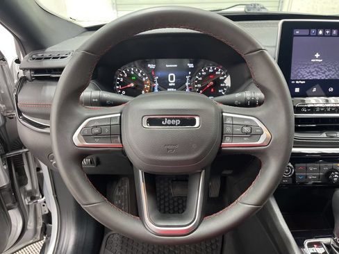 Used 2025 Jeep Compass Trailhawk AWD/4WD image 16