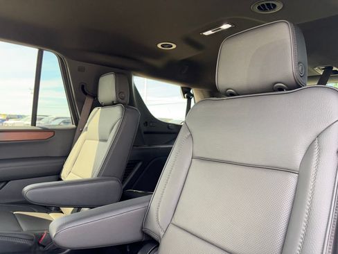 Used 2025 GMC Yukon Denali AWD/4WD image 27