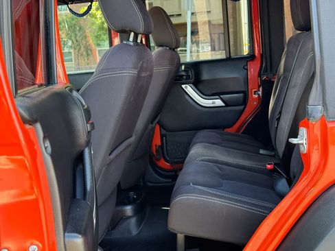 Used 2015 Jeep Wrangler Unlimited Rubicon AWD/4WD image 15