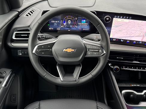 New 2026 Chevrolet Traverse LT w/ Driver Confidence Package AWD/4WD image 13