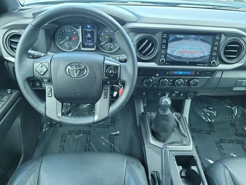 Used 2021 Toyota Tacoma TRD Off-Road w/ TRD Premium Off Road Package AWD/4WD image 18