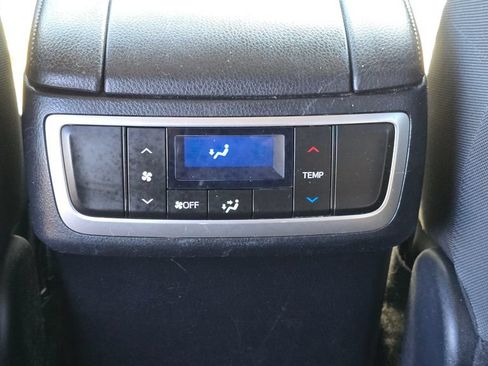 Used 2019 Toyota Highlander LE AWD/4WD image 18