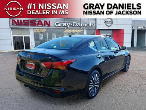 Certified 2025 Nissan Altima 2.5 SV FWD image 8