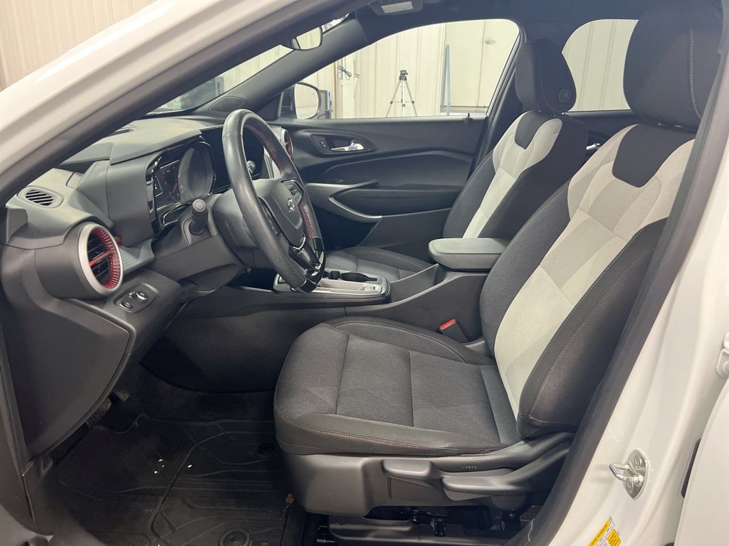 Used 2024 Chevrolet Trax RS w/ Driver Confidence Package FWD image 19