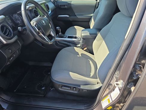 Used 2022 Toyota Tacoma SR5 AWD/4WD image 29