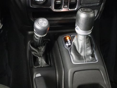 Used 2024 Jeep Wrangler Unlimited AWD/4WD image 25