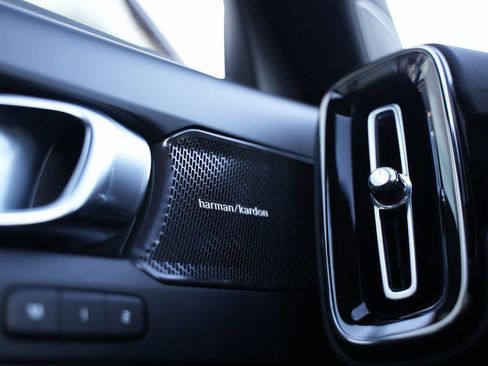 Used 2023 Volvo XC40 Recharge Ultimate image 82