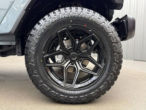 Used 2025 Jeep Wrangler Unlimited Sahara w/ Safety Group AWD/4WD image 10