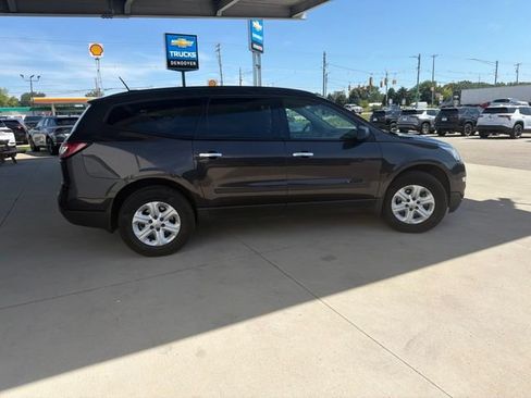 Used 2017 Chevrolet Traverse LS FWD image 6