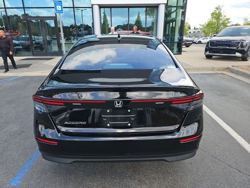 Used 2023 Honda Accord EX image 9