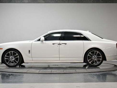 Used 2017 Rolls-Royce Ghost image 19