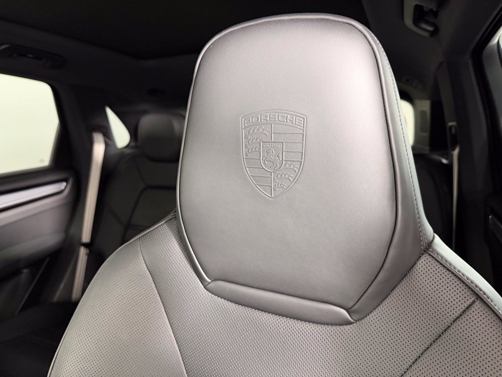 Certified 2022 Porsche Cayenne E-Hybrid AWD/4WD image 24