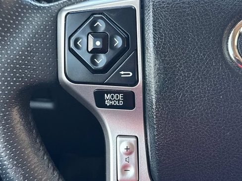 Used 2017 Toyota 4Runner SR5 AWD/4WD image 32