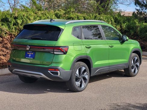 Used 2025 Volkswagen Taos SE AWD/4WD image 5