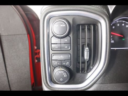 Used 2021 Chevrolet Silverado 1500 LT AWD/4WD image 15
