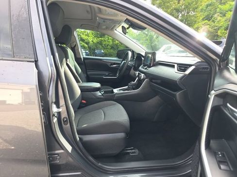 Used 2021 Toyota RAV4 XLE w/ Convenience Package FWD image 18