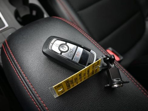 Used 2025 Ford Escape ST-Line AWD/4WD image 17