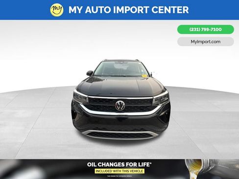 Used 2024 Volkswagen Taos SE AWD/4WD image 2