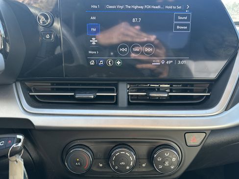 Used 2025 Chevrolet Trax LS w/ LS Convenience Package image 28