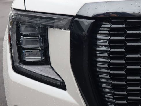 Used 2023 GMC Yukon XL Denali Ultimate image 10