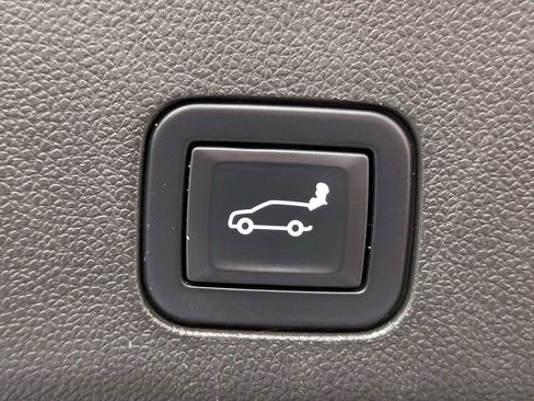 Used 2022 Chevrolet Tahoe LT RWD image 13