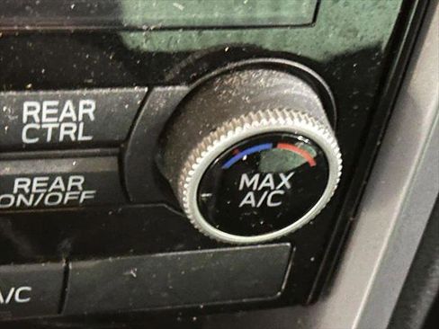 Used 2019 Subaru Ascent 8-Passenger AWD/4WD image 27