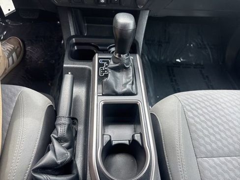 Used 2022 Toyota Tacoma SR5 AWD/4WD image 14