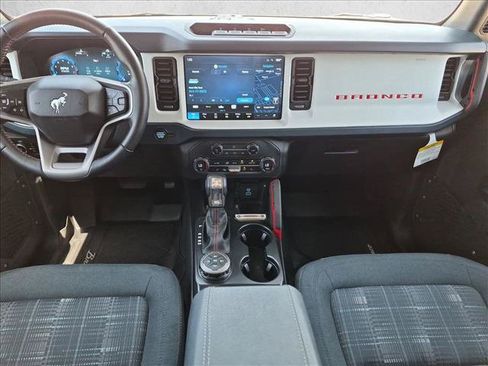 Used 2025 Ford Bronco Heritage Edition AWD/4WD image 18