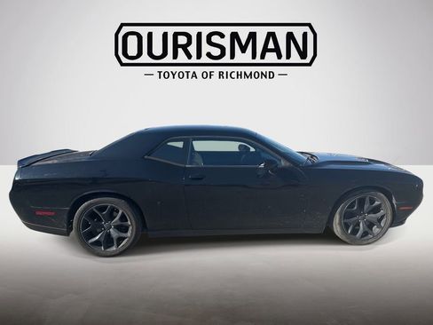 Used 2018 Dodge Challenger SXT w/ Driver Convenience Group image 8