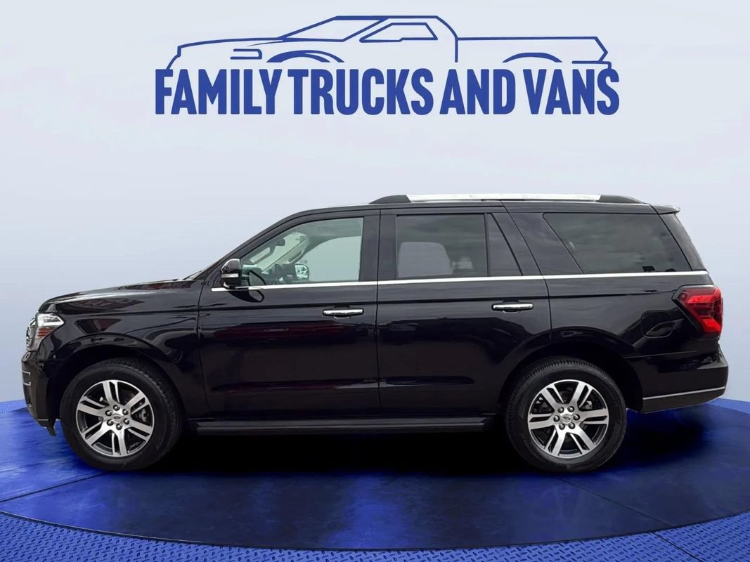 Used 2024 Ford Expedition Limited AWD/4WD image 2