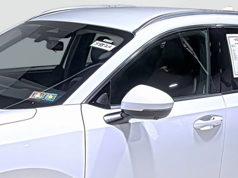 Used 2025 Nissan Kicks SR image 8