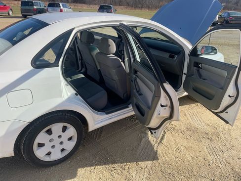 Used 2008 Suzuki Forenza Sedan image 13
