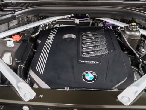 Used 2022 BMW X7 xDrive40i w/ M Sport Package image 31