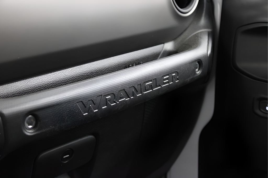 Used 2022 Jeep Wrangler Unlimited Sport AWD/4WD image 31