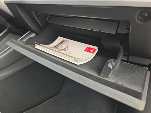 Used 2020 Tesla Model Y Long Range image 34