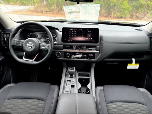 New 2026 Nissan Pathfinder S image 4