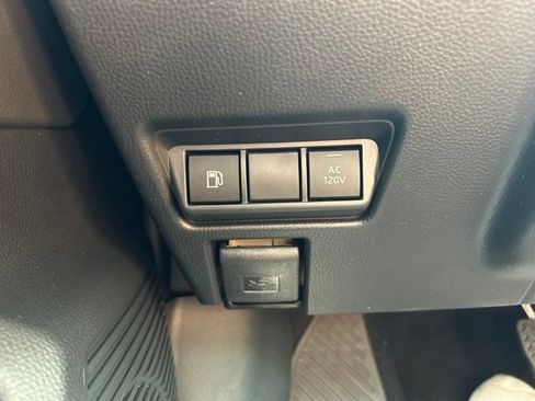 Used 2025 Toyota Prius Plug-In Hybrid FWD image 28