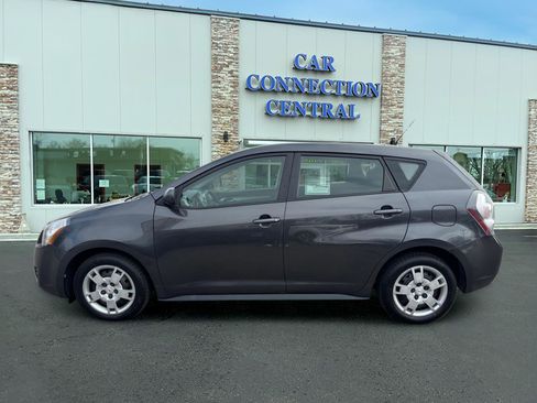 Used 2009 Pontiac Vibe w/ Preferred Package image 2