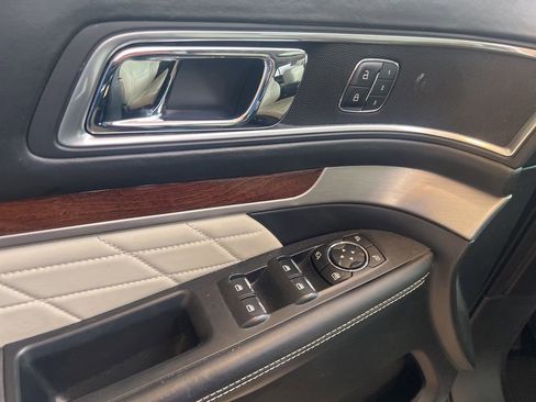 Used 2016 Ford Explorer Platinum image 7
