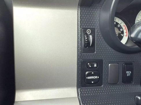 Used 2011 Toyota FJ Cruiser 4WD image 15