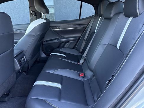 Used 2025 Toyota Camry SE image 6