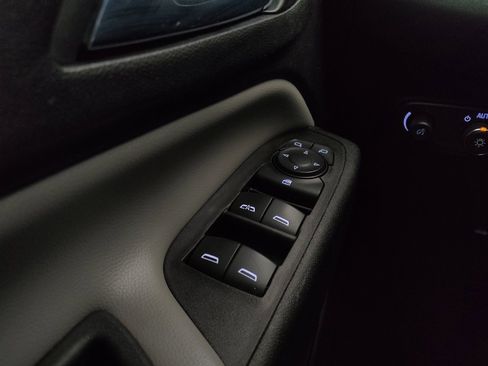 Used 2021 Chevrolet Equinox LS image 27