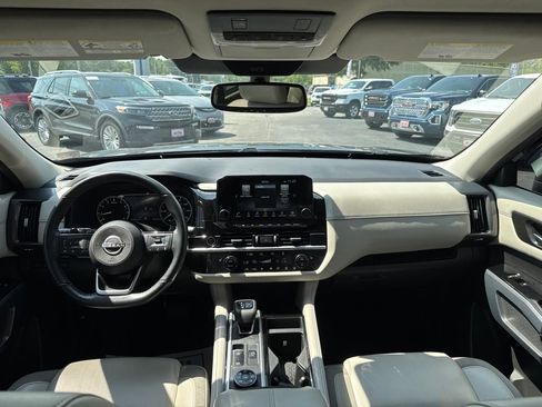 Used 2022 Nissan Pathfinder SL AWD/4WD image 15