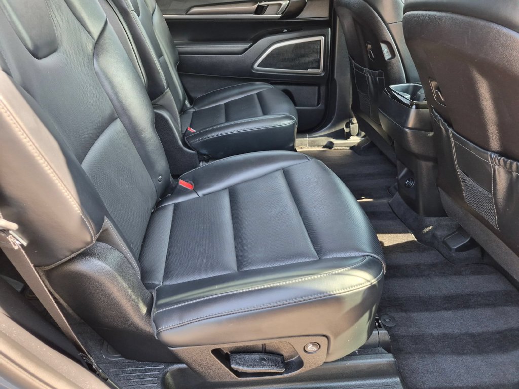 Used 2025 Kia Telluride S FWD image 32