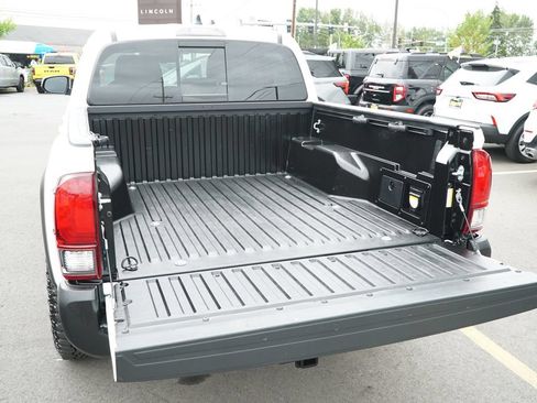 Used 2021 Toyota Tacoma TRD Off-Road AWD/4WD image 24