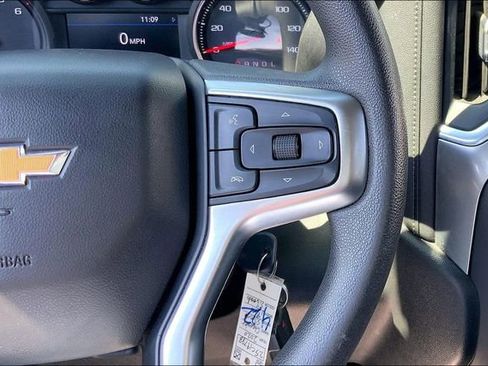 Used 2020 Chevrolet Silverado 1500 LT AWD/4WD image 19